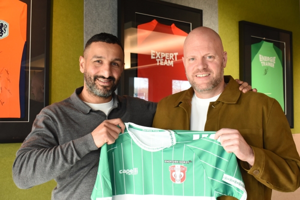 FC Dordrecht en Alklima/Mitsubishi Electric bundelen krachten voor duurzame stappen