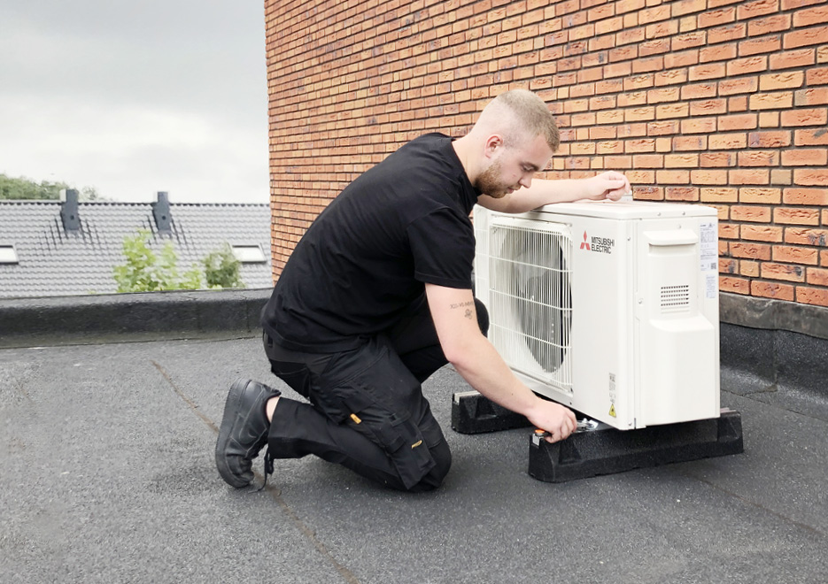 Airconditioner installatie buitendeel