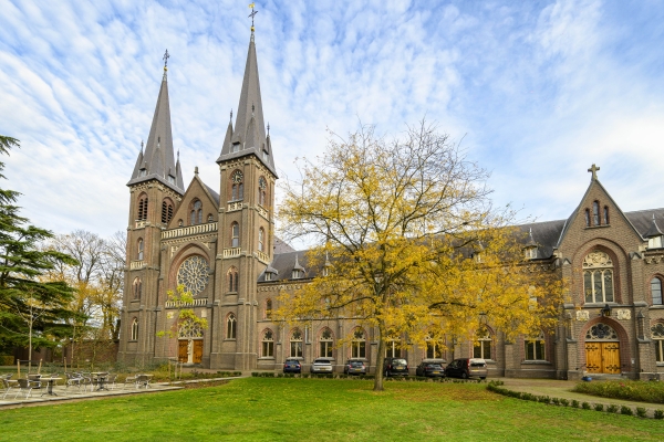 Abdij Koningshoeven kiest voor warmtepompen op weg naar circulaire bedrijfsvoering 